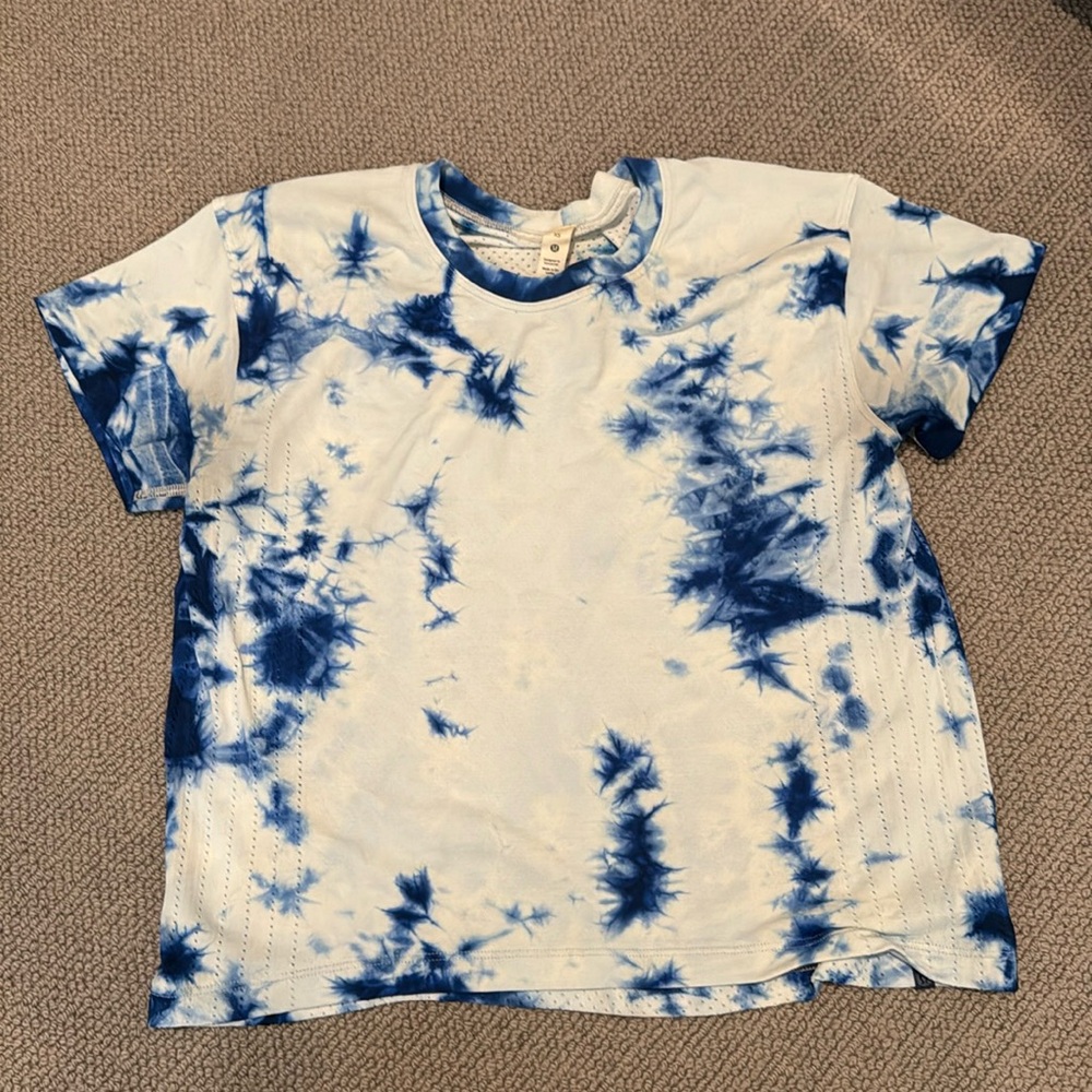 Lululemon blue and white cropped shirt XS